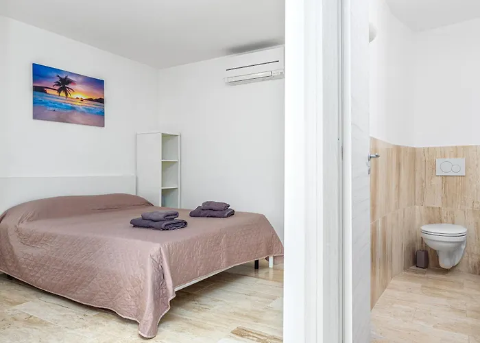 Nyaraló Smeraldina *